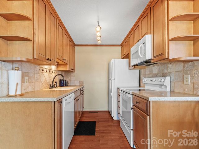 125 Townhouse Drive, Burnsville, NC 28714