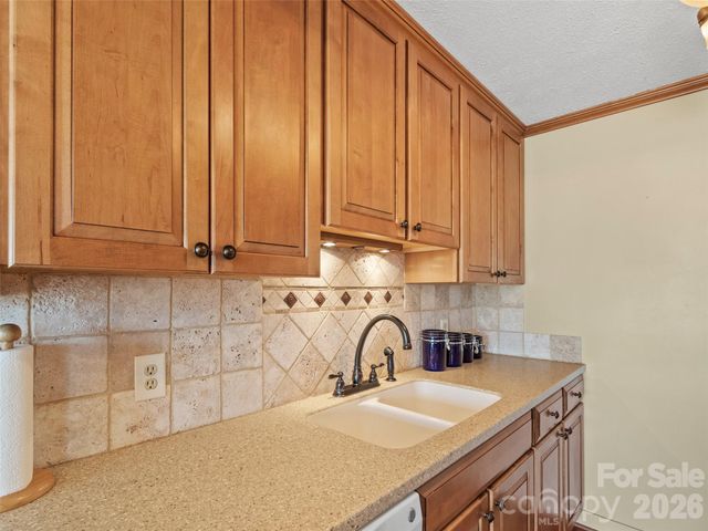 125 Townhouse Drive, Burnsville, NC 28714