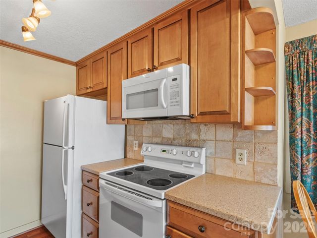 125 Townhouse Drive, Burnsville, NC 28714