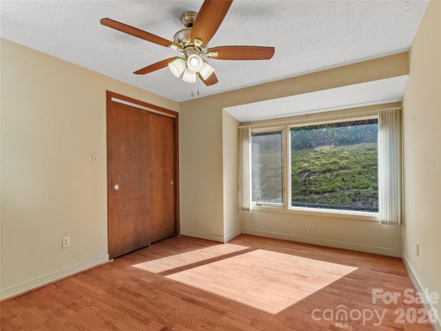 125 Townhouse Drive, Burnsville, NC 28714