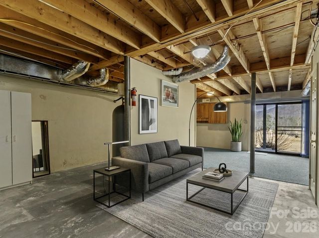 125 Townhouse Drive, Burnsville, NC 28714