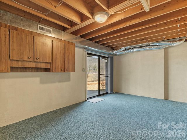 125 Townhouse Drive, Burnsville, NC 28714