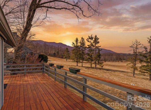 125 Townhouse Drive, Burnsville, NC 28714