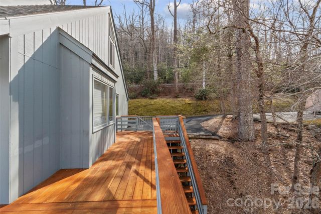 125 Townhouse Drive, Burnsville, NC 28714