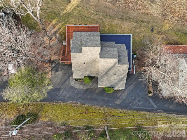 125 Townhouse Drive, Burnsville, NC 28714