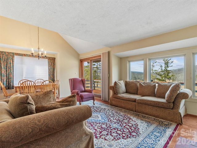 125 Townhouse Drive, Burnsville, NC 28714