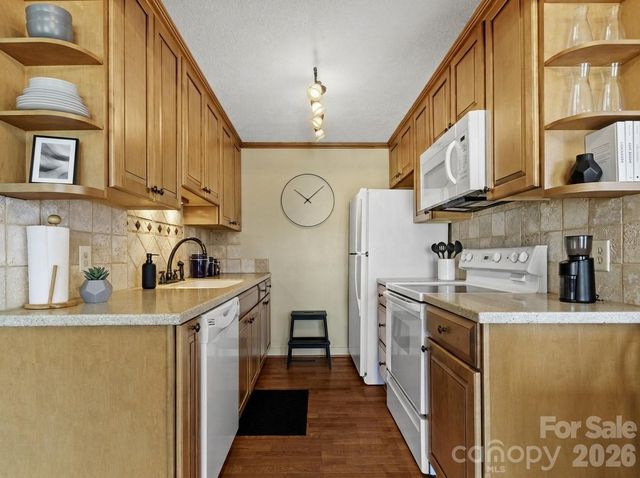 125 Townhouse Drive, Burnsville, NC 28714