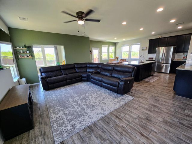 236 Blue Agate CT, Jarrell, TX 76537