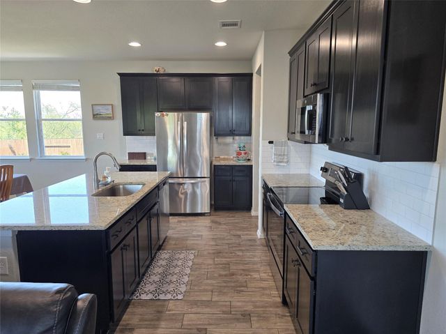 236 Blue Agate CT, Jarrell, TX 76537