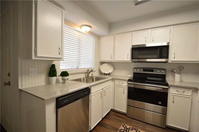 518 Hunters Glen Street, Lewisville, TX 75067