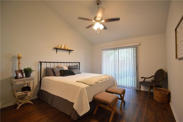 518 Hunters Glen Street, Lewisville, TX 75067