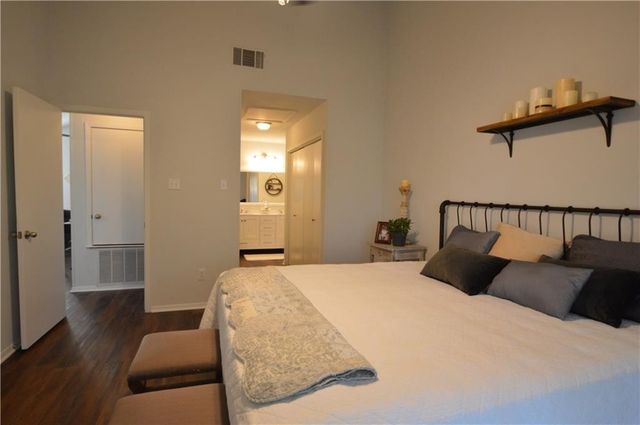 518 Hunters Glen Street, Lewisville, TX 75067