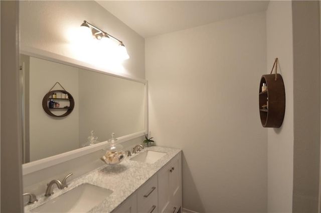 518 Hunters Glen Street, Lewisville, TX 75067