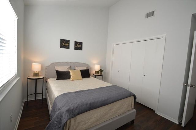 518 Hunters Glen Street, Lewisville, TX 75067