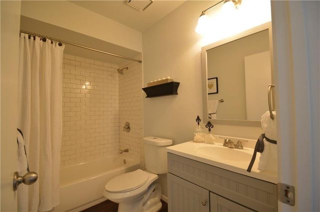 518 Hunters Glen Street, Lewisville, TX 75067