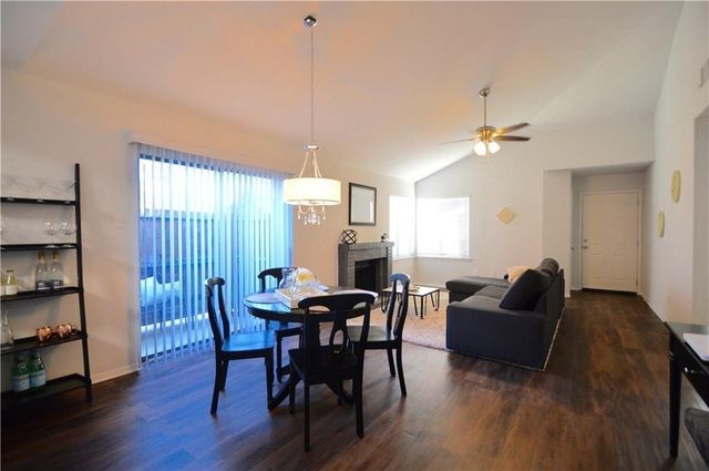 518 Hunters Glen Street, Lewisville, TX 75067