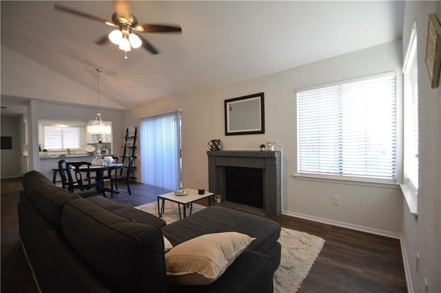 518 Hunters Glen Street, Lewisville, TX 75067