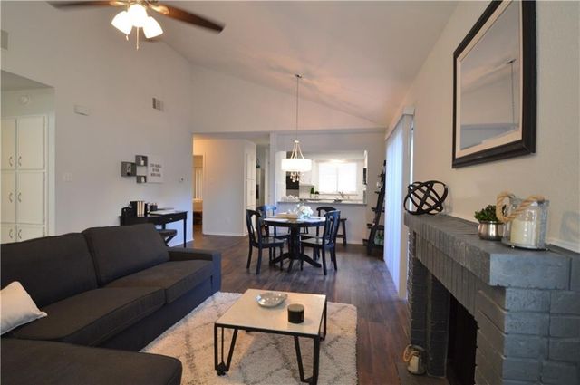 518 Hunters Glen Street, Lewisville, TX 75067