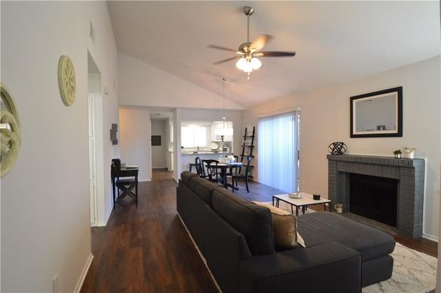 518 Hunters Glen Street, Lewisville, TX 75067