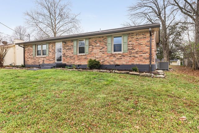 123 Laurel Ln, Hendersonville, TN 37075