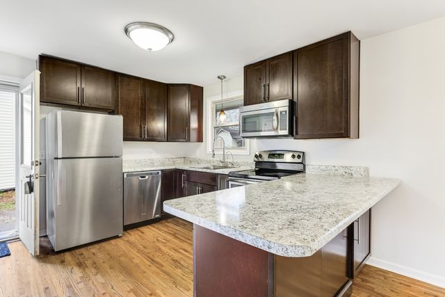 123 Laurel Ln, Hendersonville, TN 37075