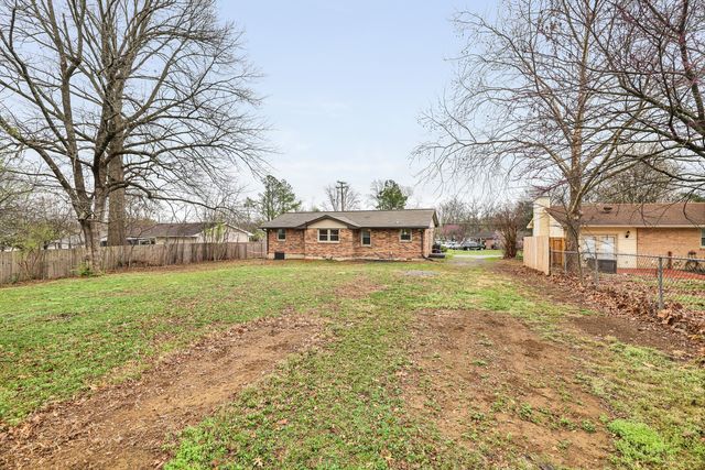 123 Laurel Ln, Hendersonville, TN 37075