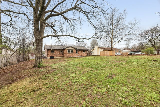 123 Laurel Ln, Hendersonville, TN 37075