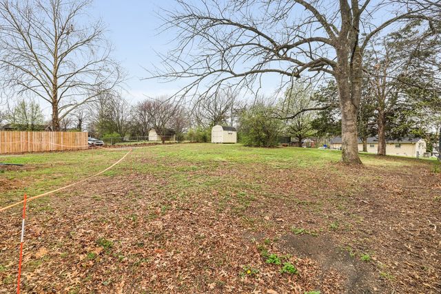 123 Laurel Ln, Hendersonville, TN 37075