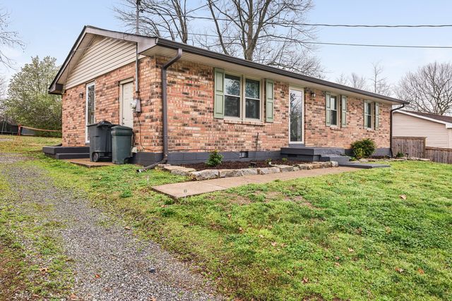 123 Laurel Ln, Hendersonville, TN 37075