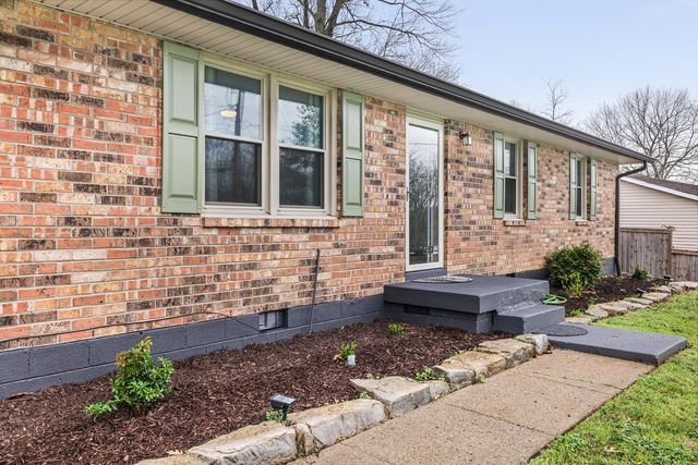 123 Laurel Ln, Hendersonville, TN 37075