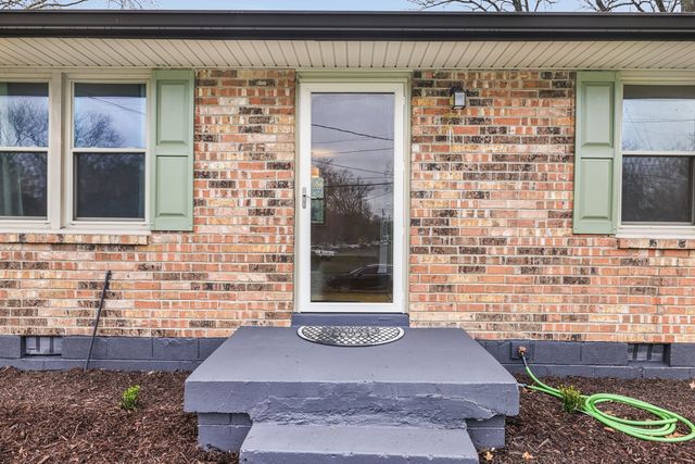 123 Laurel Ln, Hendersonville, TN 37075