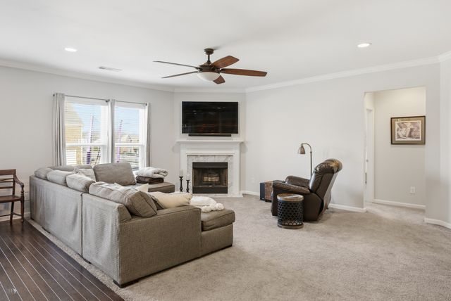 1038 Abberley Cir, Hendersonville, TN 37075