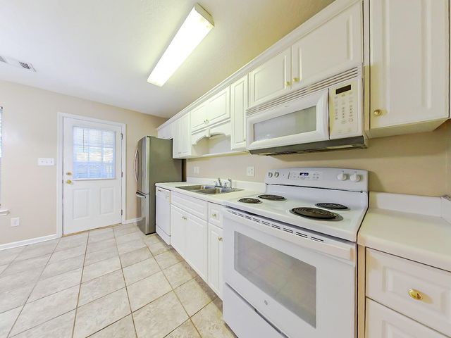 579 Edgecliff Lane, Evans, GA 30809