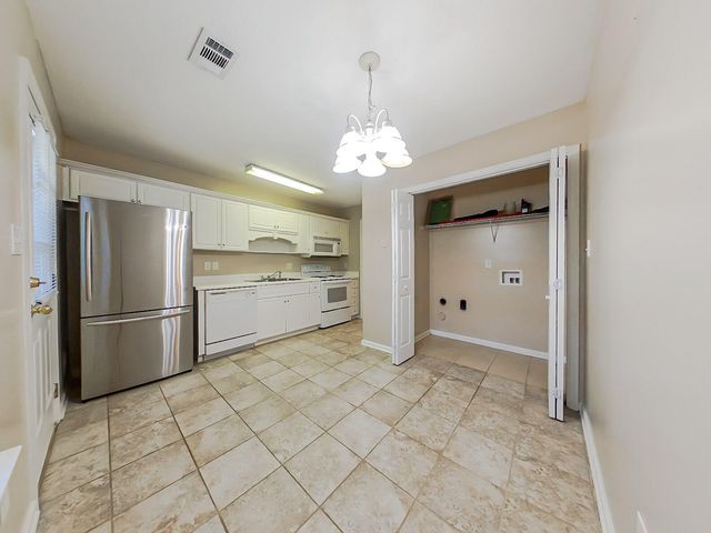 579 Edgecliff Lane, Evans, GA 30809