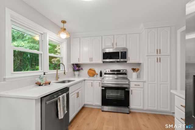 10 Staeth Road, East Hampton, CT 06424