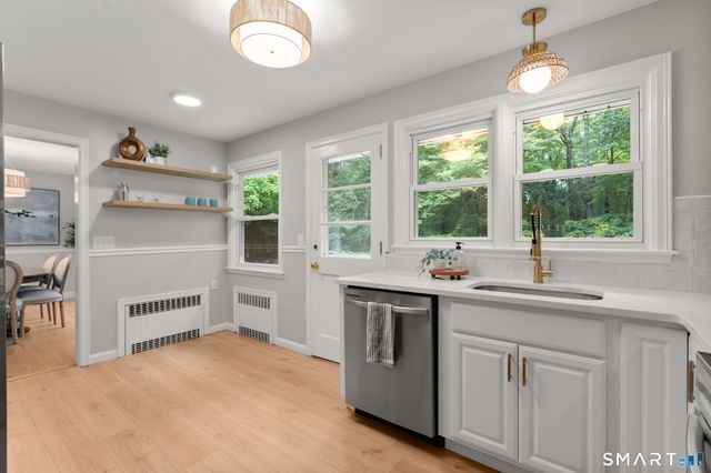 10 Staeth Road, East Hampton, CT 06424