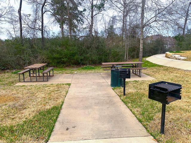 117 Green Haven Drive, Huntsville, TX 77320