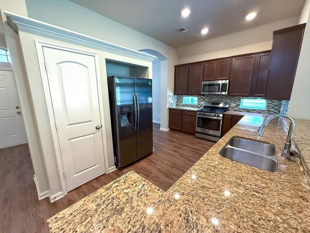 117 Green Haven Drive, Huntsville, TX 77320