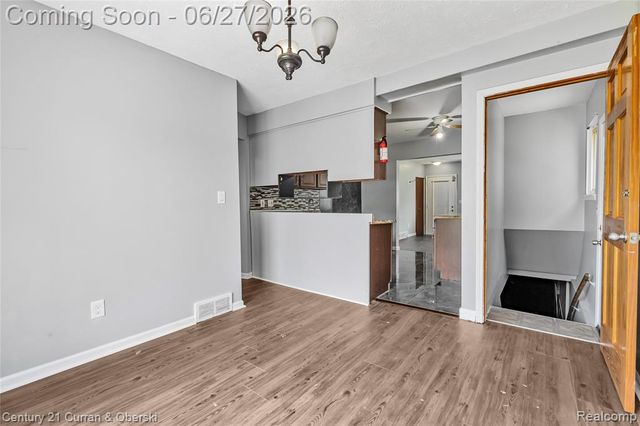 6042 Highview Street, Dearborn Heights, MI 48127