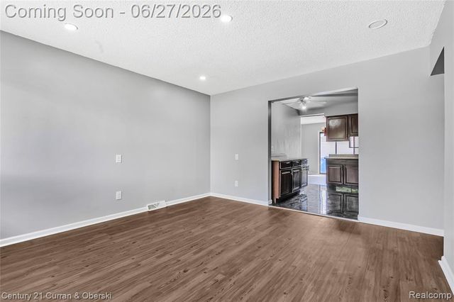 6042 Highview Street, Dearborn Heights, MI 48127
