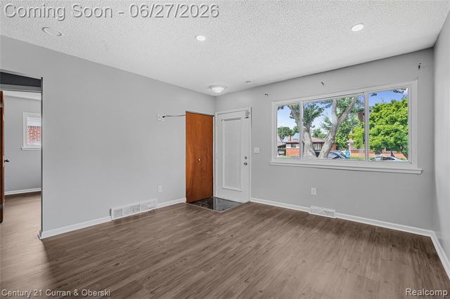 6042 Highview Street, Dearborn Heights, MI 48127