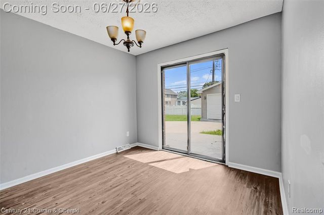6042 Highview Street, Dearborn Heights, MI 48127