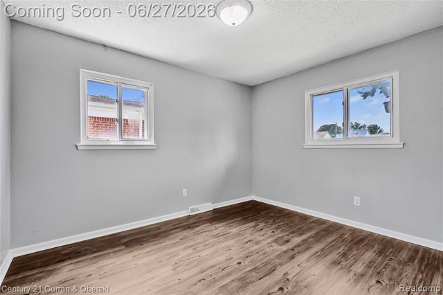 6042 Highview Street, Dearborn Heights, MI 48127