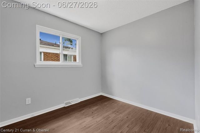 6042 Highview Street, Dearborn Heights, MI 48127