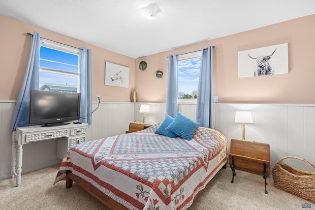 101 E WYOMING, Rapid City, SD 57701