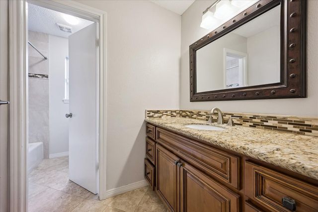 1919 Spillers Lane, Houston, TX 77043