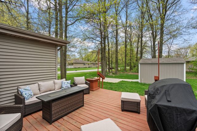 1242 Griffin Lake Avenue, Chesterton, IN 46304