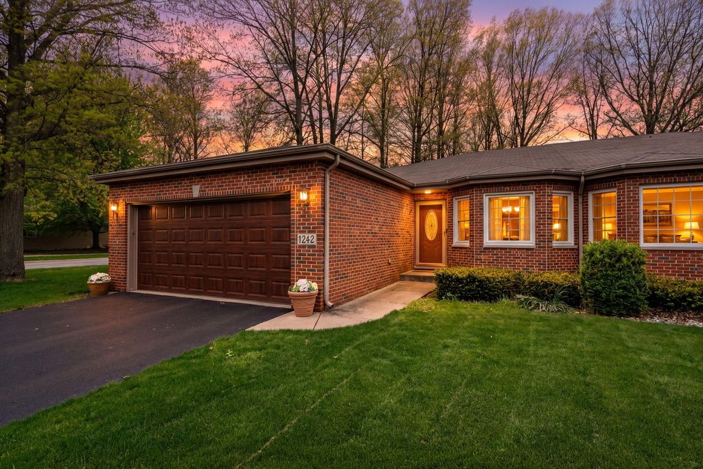 1242 Griffin Lake Avenue, Chesterton, IN 46304