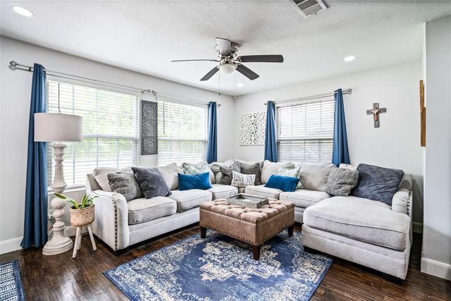 912 S Rosemont Avenue, Dallas, TX 75208