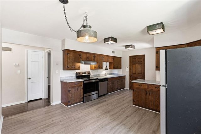 500 Westminister Road, Blue Springs, MO 64014